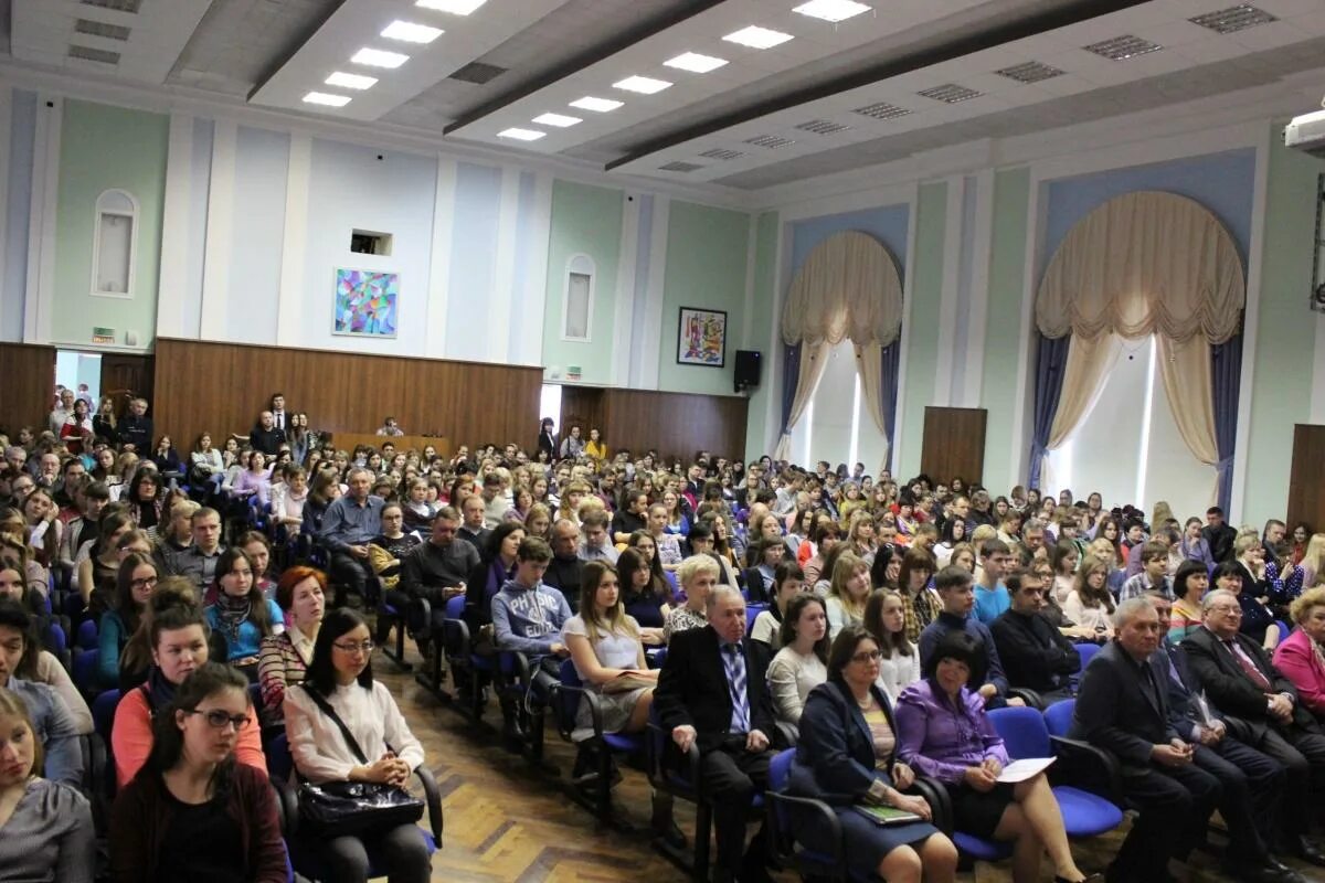 Сайт добролюбова нижний новгород. Лингвистические университеты в Омске. Нижегородский лингвистический университет. НГЛУ им Добролюбова преподавательский состав.