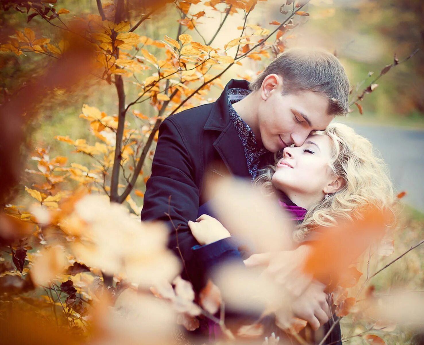 Песня тебя я в жизни повстречала судьбою. Осенняя любовь. Осенняя встреча. Осень любовь. Осенняя нежность.