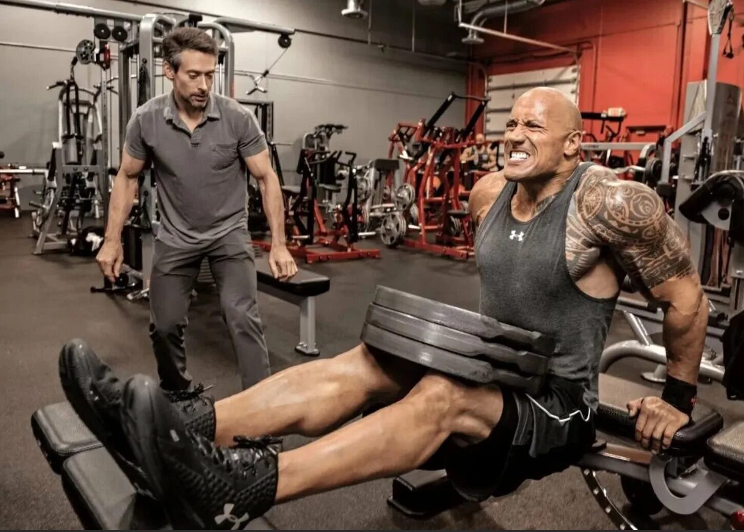 В тренажерном зале. Криштиану роналду в спортзале. Тренировка в зале. Годами когда нибудь в зале. Когда нибудь это сегодня картинка.