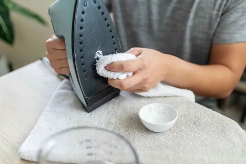 Чем оттереть от утюга ткань