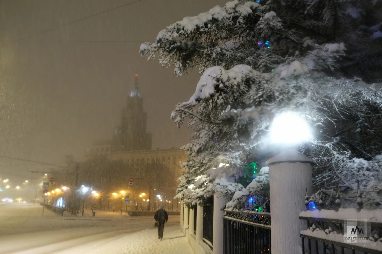 В москве будет метель. Метель в москве. снежная буря в москве. метель в москве сегодня. метель в москве красивые фото.