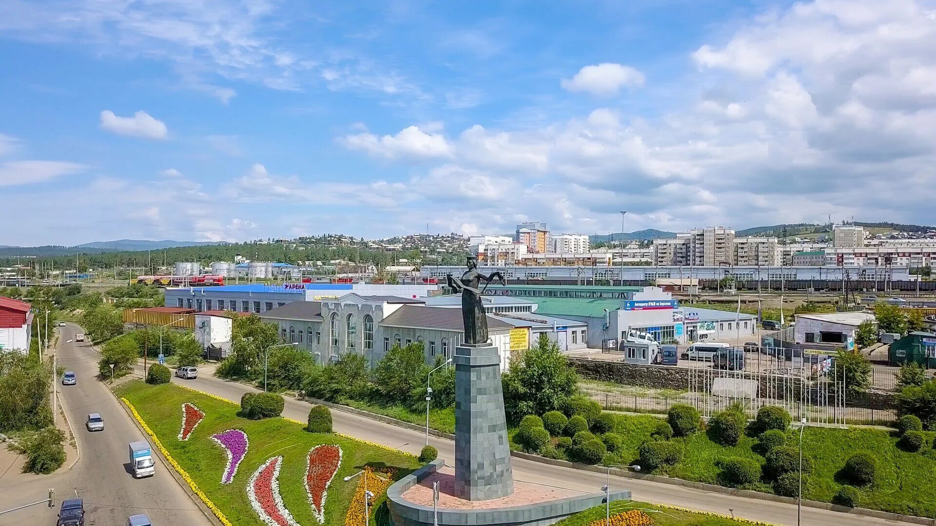 Купить сайт улан удэ. Площадь города Улан-Удэ. Мать Бурятия памятник в Улан-Удэ. Центр Улан Удэ. Главная достопримечательность Улан-Удэ.