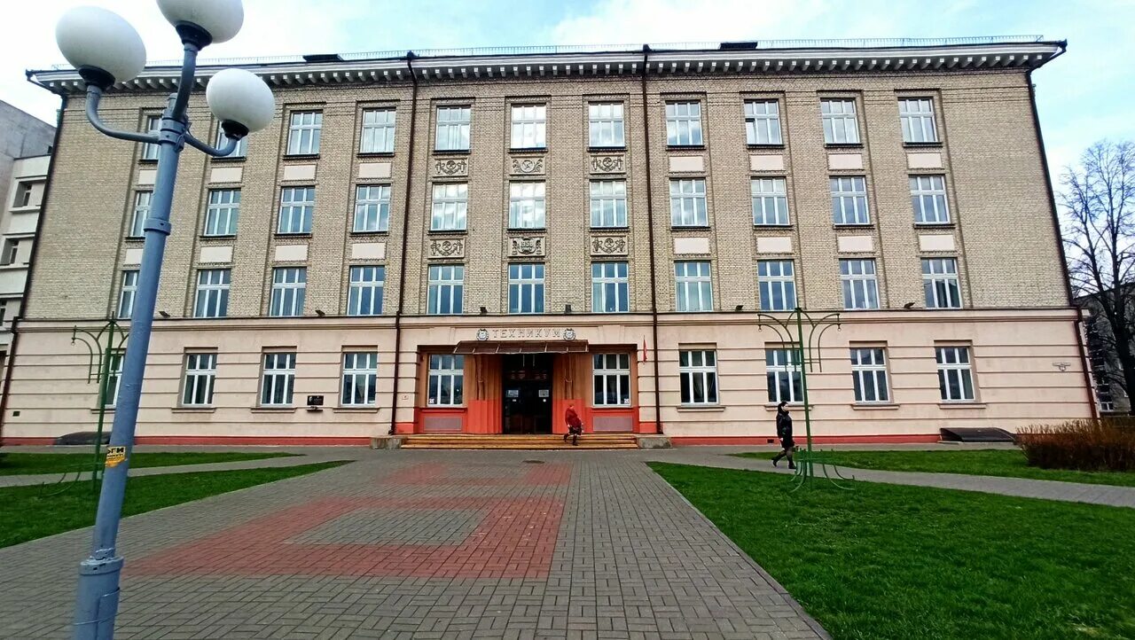 Гомель колледж. 152 лицей гомель. Колледжи гомеля после. Автомеханический колледж. Железнодорожный университет в гомеле.
