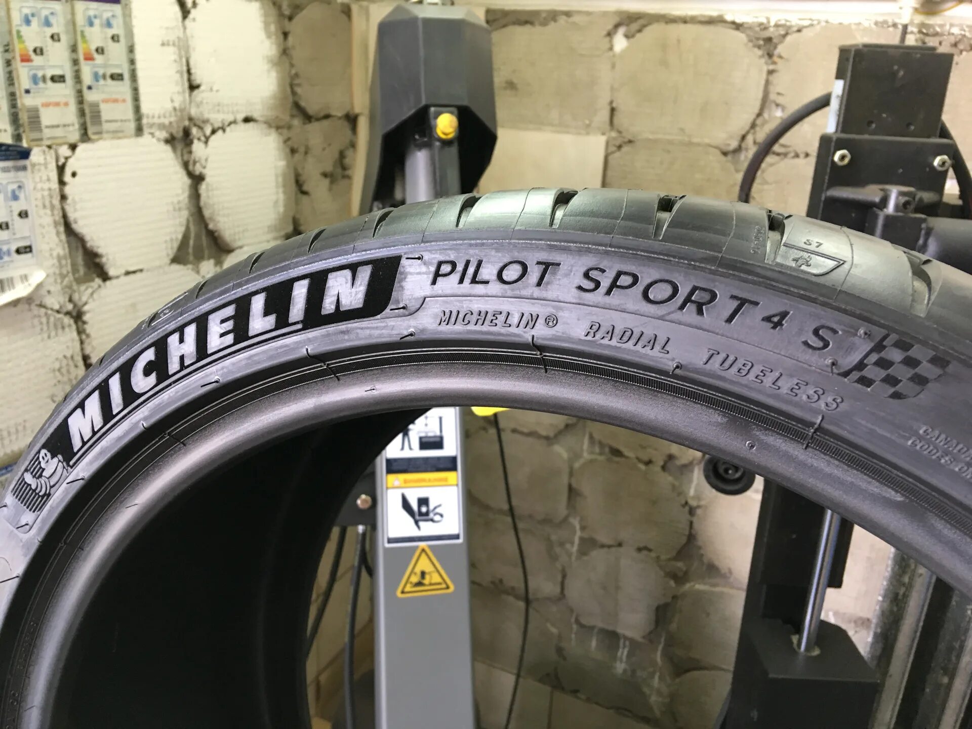 Michelin pilot sport runflat. Michelin Pilot Sport 4 s Treadwear. Michelin Pilot Sport 4s RUNFLAT. Michelin Pilot Sport 4 RUNFLAT. Michelin Pilot Sport 4 s r23 325/35.