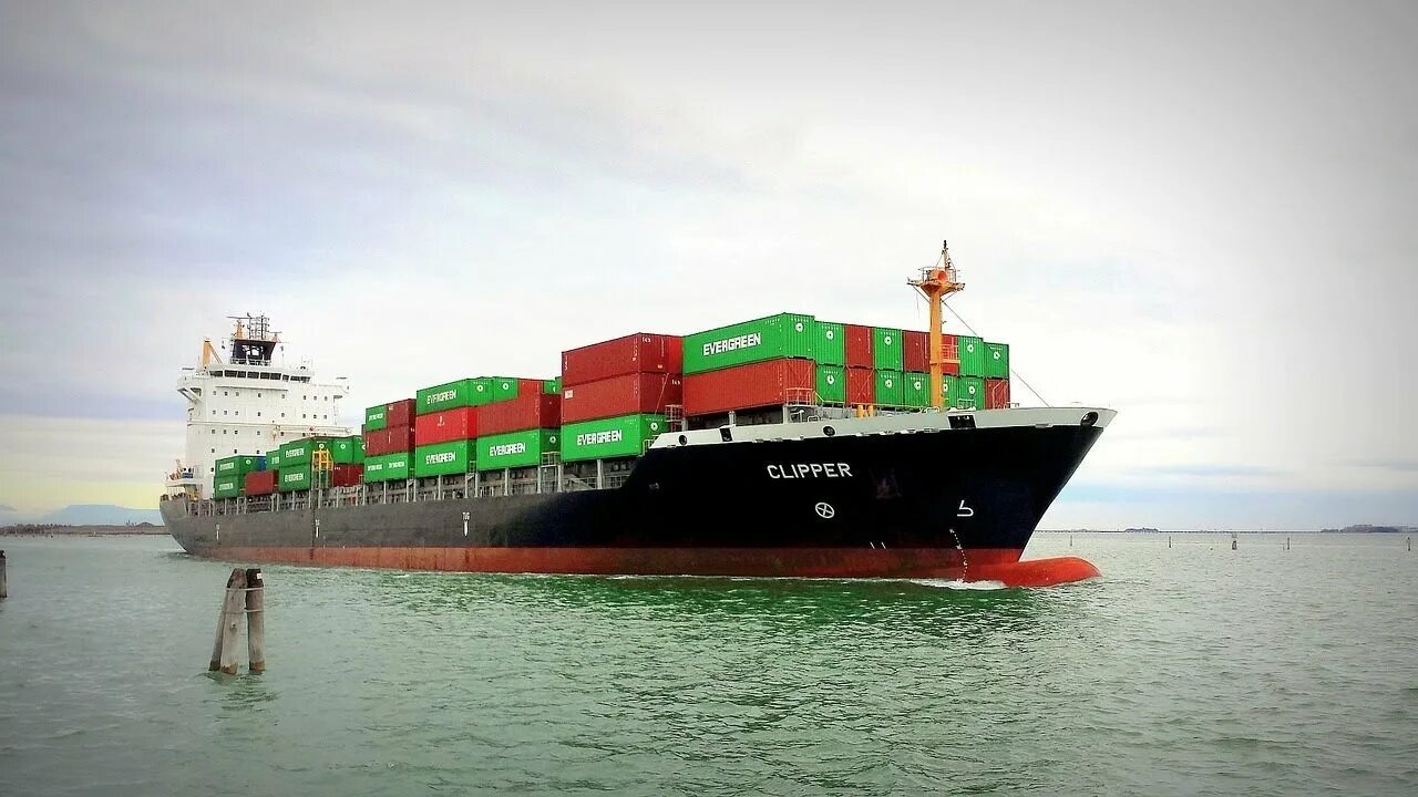 Cosco shipping logistics шанхай. Морские грузоперевозки. Produce ship. Морские контейнерные перевозки. Грузовой корабль.