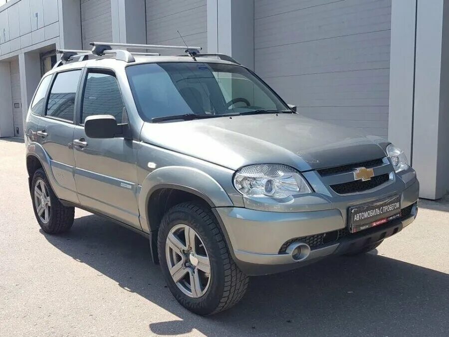 Купить ниву шевроле бу екатеринбурге. Chevrolet Niva 1. Нива Шевроле Норд грей. Нива Шевроле у кн 196. Chevrolet Niva GLX 1.7 MT 4×4 механика бензин.