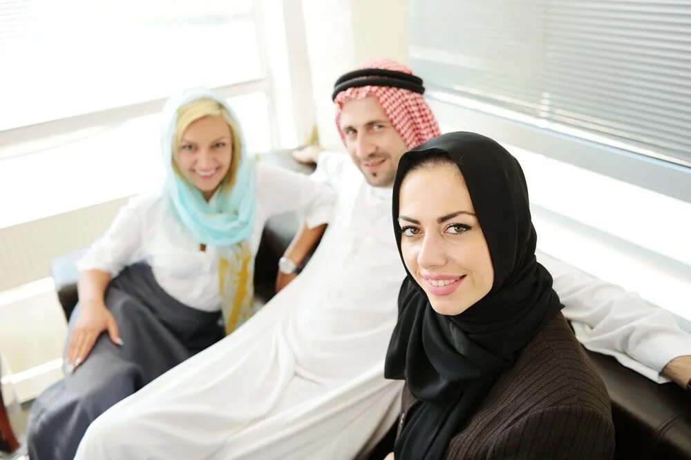 Многоженство в оаэ. Многоженство у мусульман. Можно иметь несколько жен. Многоженство в африке. Зариа нигерия.