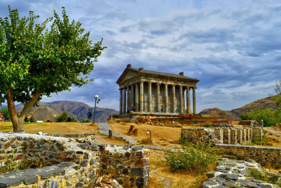 Армянский гарни. Античный храм гарни в армении. Ереван храм гарни. Гарни гегард армения храм. Гарни гегард армения.