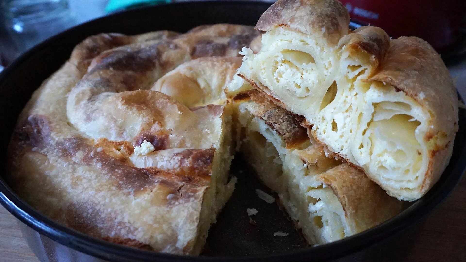 Сербская кухня Бурек. Сербская пита. Сырная пита Сербская. Сербская выпечка.