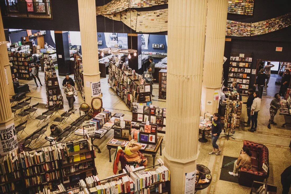 When reading this books the speaker. The last bookstore, Лос-Анджелес. The last bookstore в Лос-Анджелесе, США. Книжные магазины Лос Анджелес. Лос Анджелес книжный магазин Taschen.