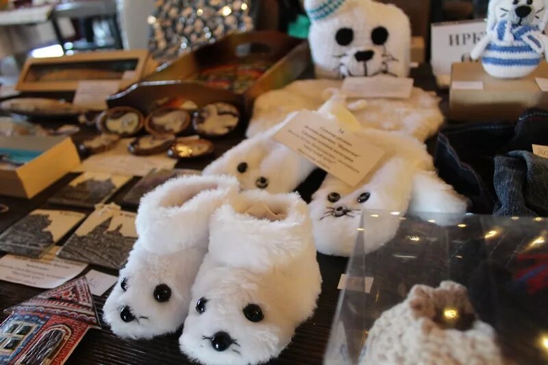 Сувениры из бурятии. Сувениры с байкала что привезти. Листвянка сувениры байкальские. Улан-удэ сувениры бурятии. Листвянка байкал сувениры.