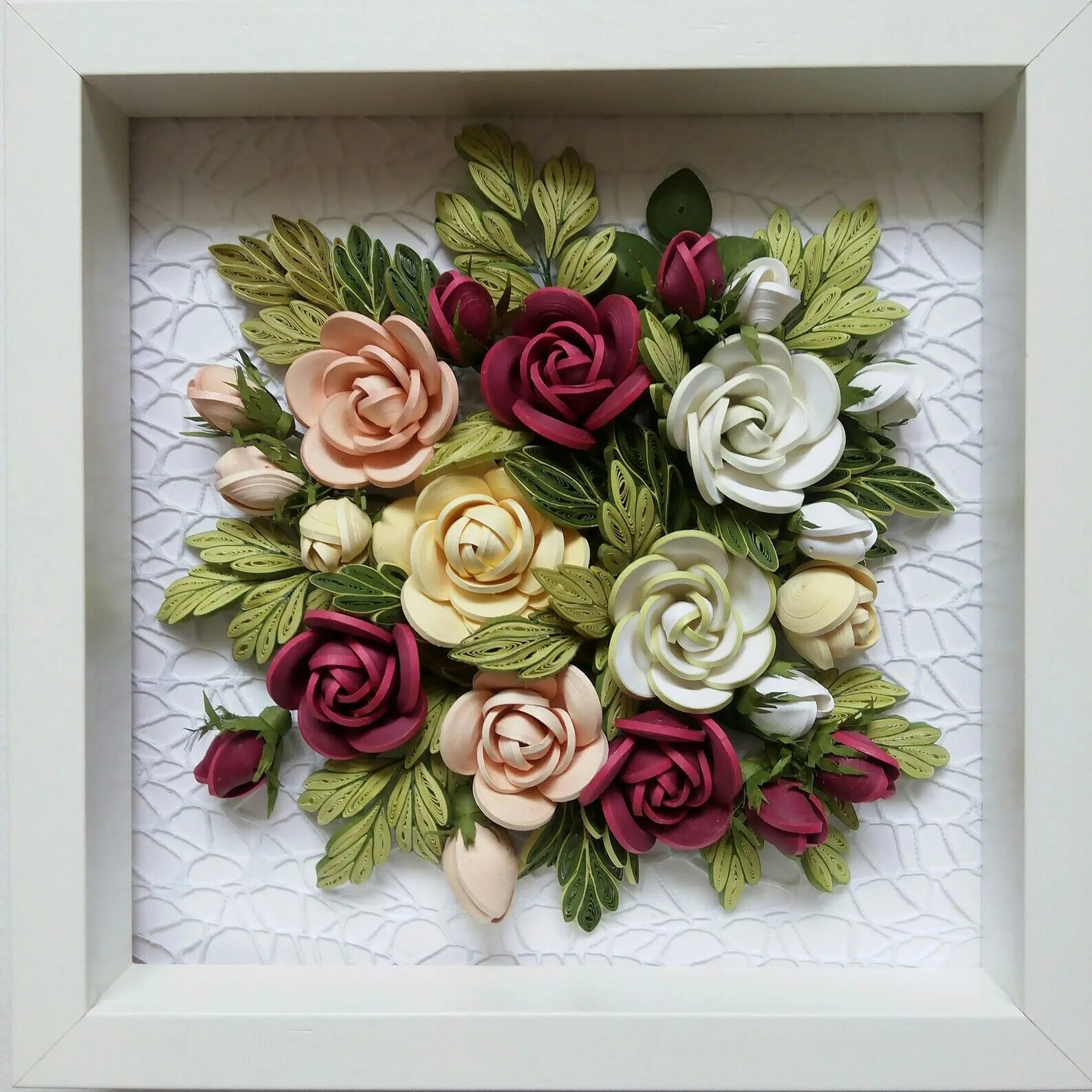 Флористическое панно. Розы вышитые лентами. Цветочное панно на стену. Цветочное панно. Панно из фоамирана.