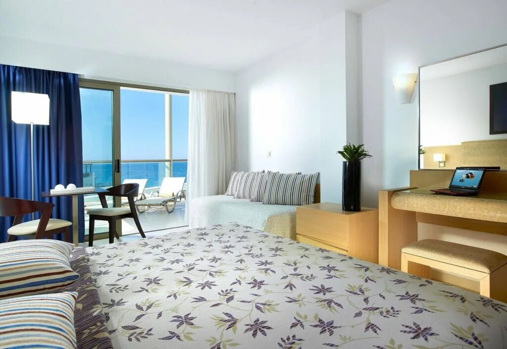 Альбатрос спа. Albatros Premier Hotel, Superior Sea view Room with balcony. Room service Albatros.