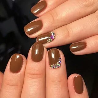 Модный маникюр коричневый