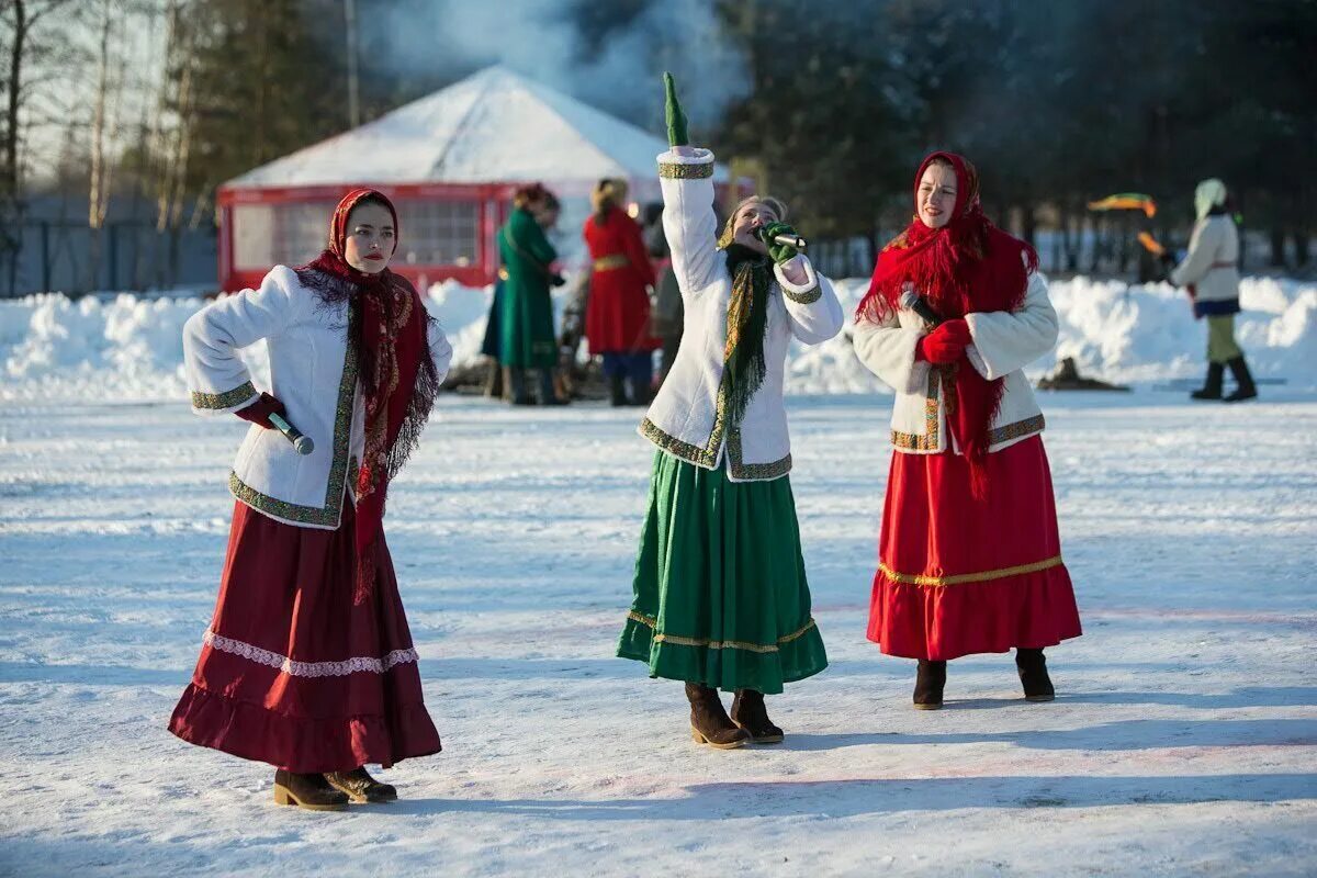 Песни на масленицу в школе. Обрядовый фольклор Масленица. Наряд на Масленицу. Игры на Масленицу. Русские народные костюмы на Масленицу.