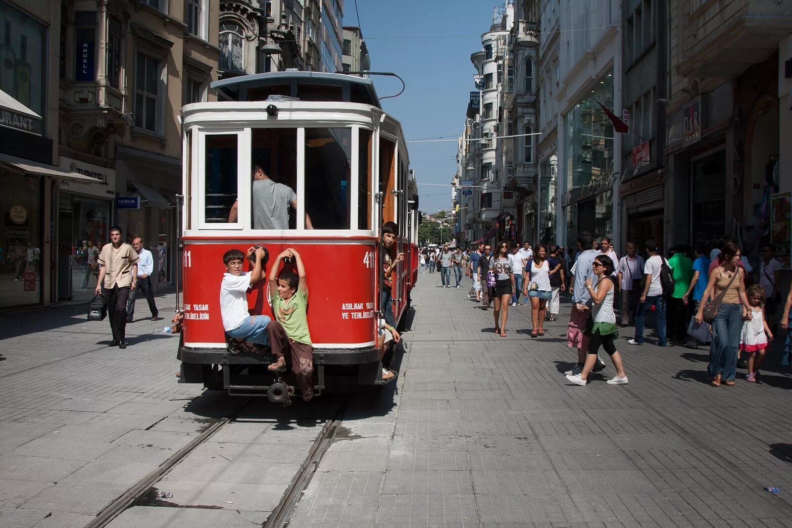 Истикляль. Истикляль Стамбул. Бейоглу. Улица Таксим в Стамбуле. Улица Истикляль 1920 год.