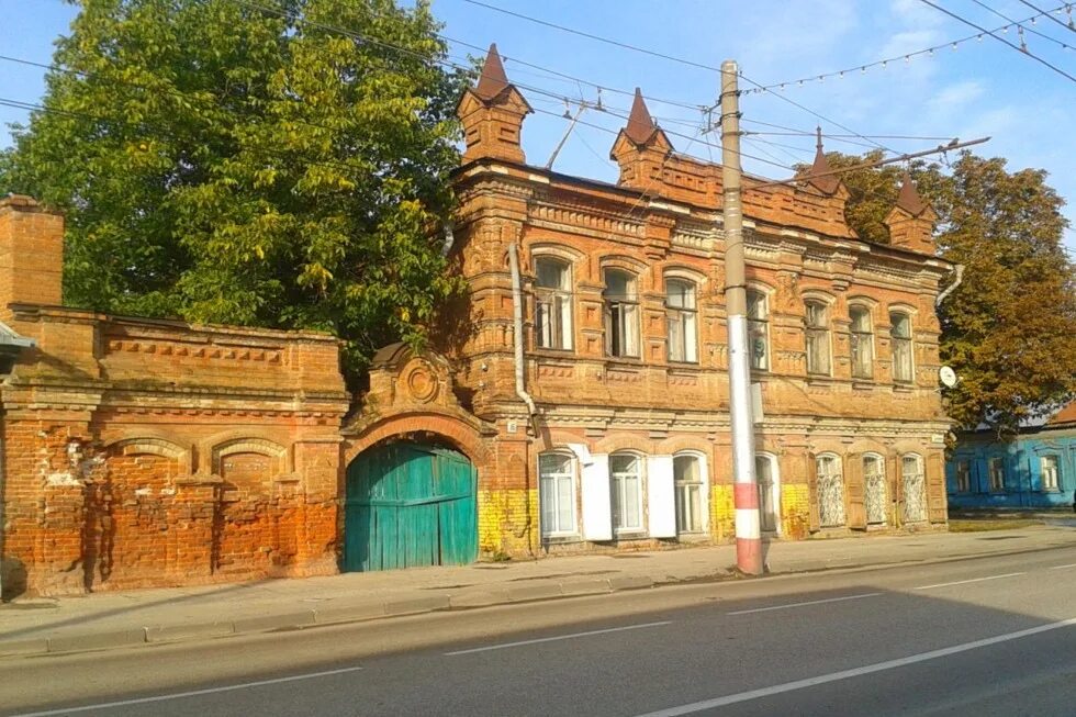 Старинный Купеческий особняк в Энгельс. Город Энгельс архитектура. Дом купца Саратов. Старинные купеческие особняки Саратова.