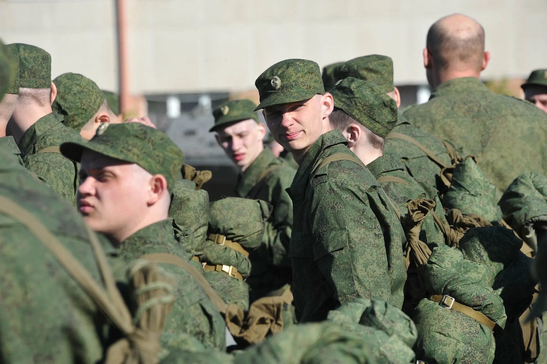 Военная служба. Военнослужащие. Военный призыв. Солдат срочной службы. Солдаты срочники. Сколько служат в армии в 2024 весенний