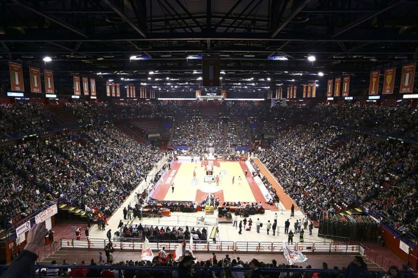 Mediolanum forum arena. Mediolanum forum милан. Медиоланум форум, ассаго. Mediolanum corporate university в милане. Mediolanum forum милан.