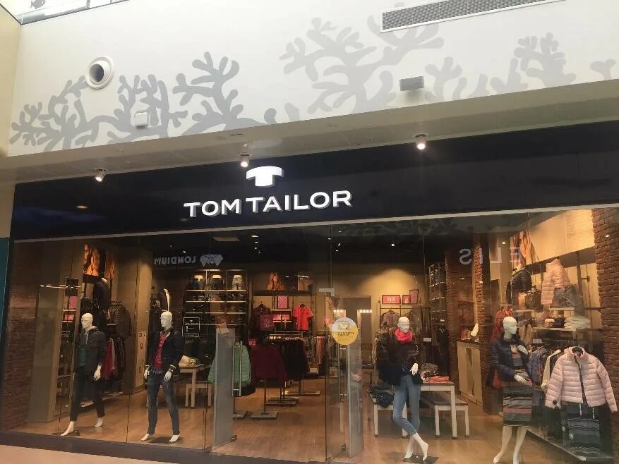 Tom Tailor Краснодар. Том Тейлор фото магазинов. Tom Tailor вывеска. Том тейлор екатеринбург