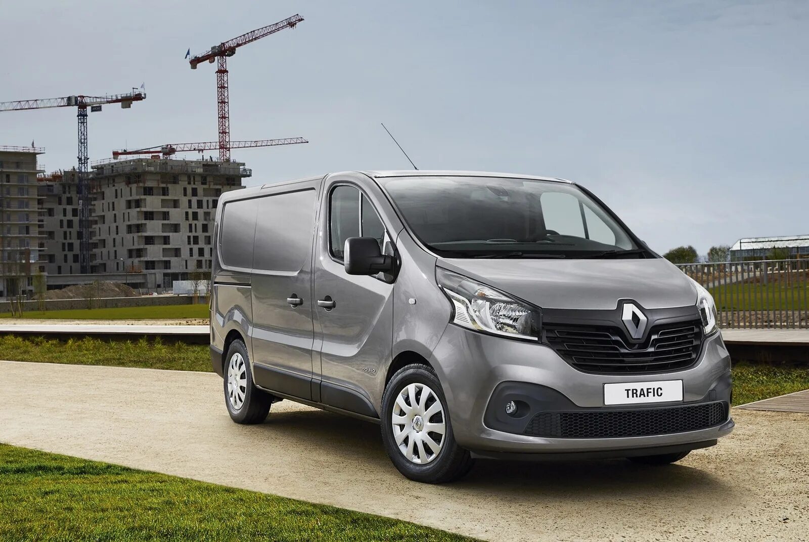 Renault Trafic 3 поколение. Opel Vivaro. Рено трафик 2014. Опель Виваро и Рено трафик.