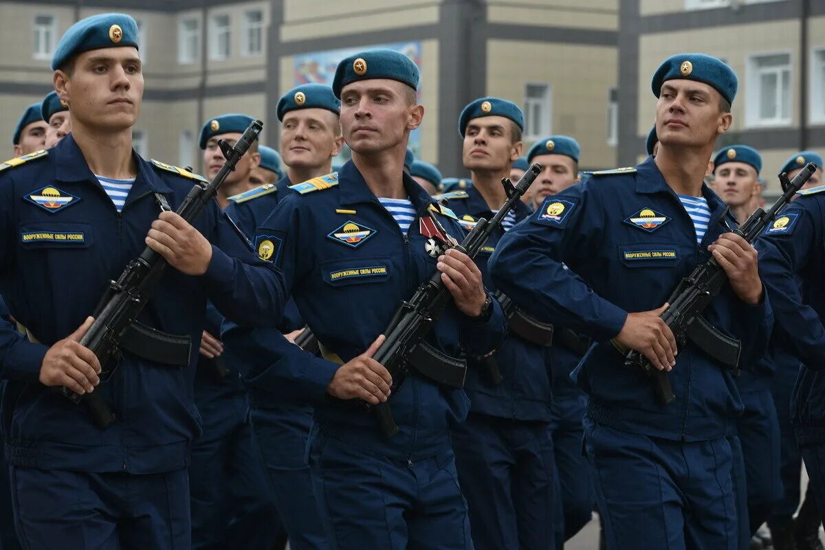 Высшее воздушно десантное командное училище. Рязанское военное воздушно-десантное училище. Рязань воздушно десантное училище. Рязанское военное училище ВДВ. Курсанты РВВДКУ.