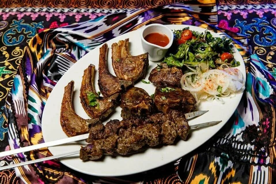 Среднеазиатская кухня. Узбекская кухня. узбекские национальные блюда. узбекские закуски. узбекский ресторан блюда.