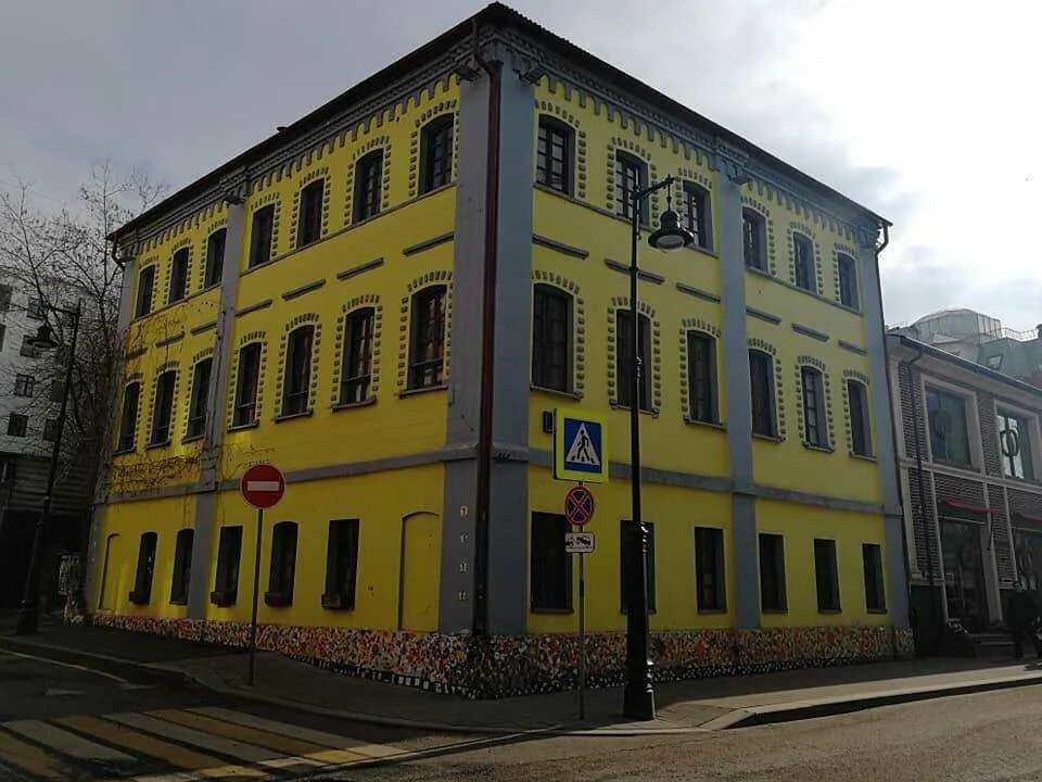 Трубная, д. Банк втб, москва, москва. Трубная улица. Желтый домик на трубной. Трубная адрес.