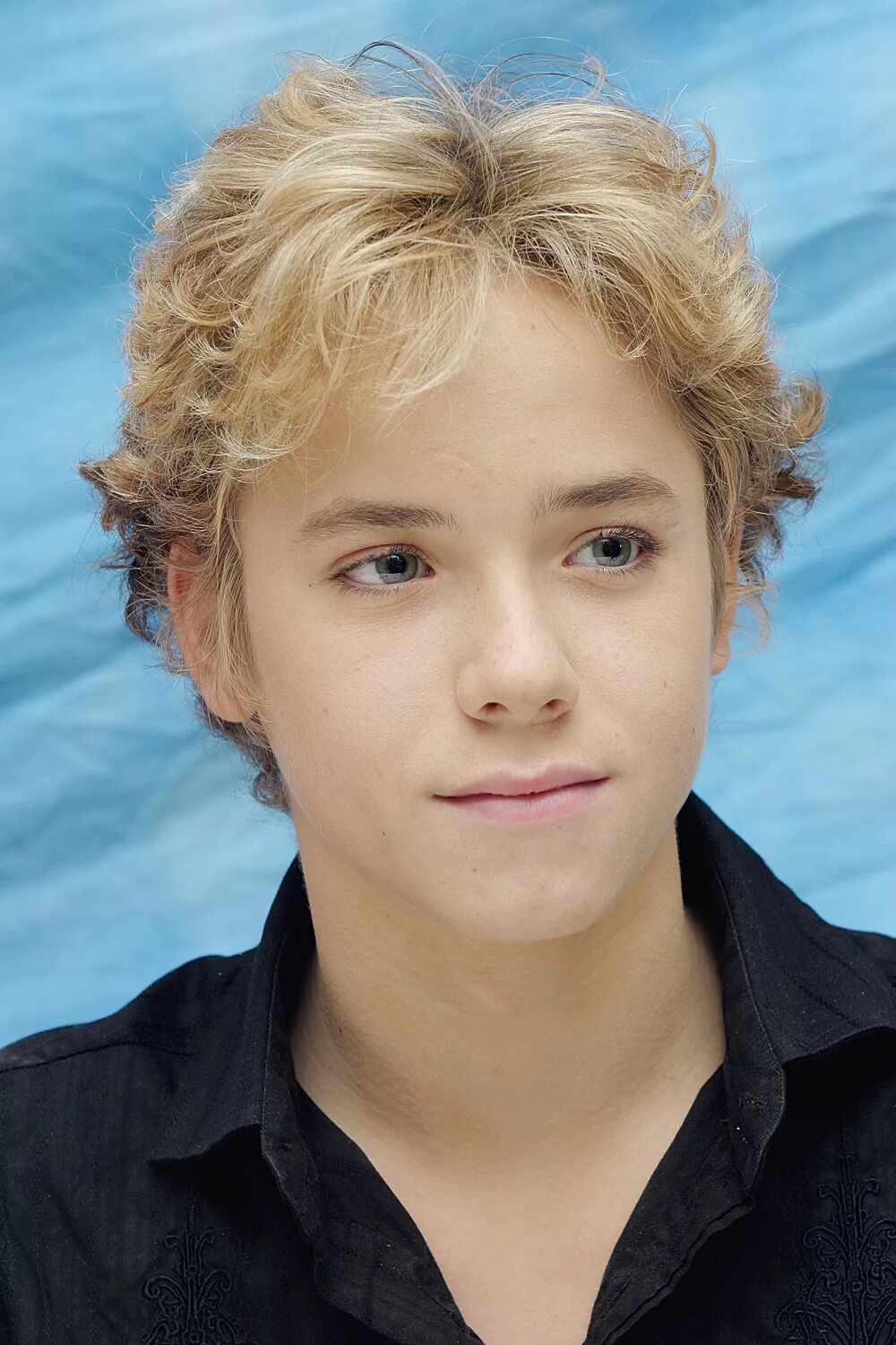 кожа сериал 2003. реальная любовь сангстер томас и лиам нисон. жерар депардье невезучие. константин авдеев. кевин бэйкон таинственная река.