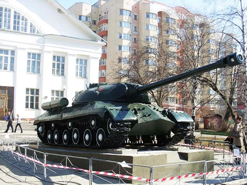 Танк малыш в музее задорожного. Ис 3 в архангельске. Танк в архангельском. Памятник танк архангельская область. Музей техники вадима задорожного, посёлок архангельское.