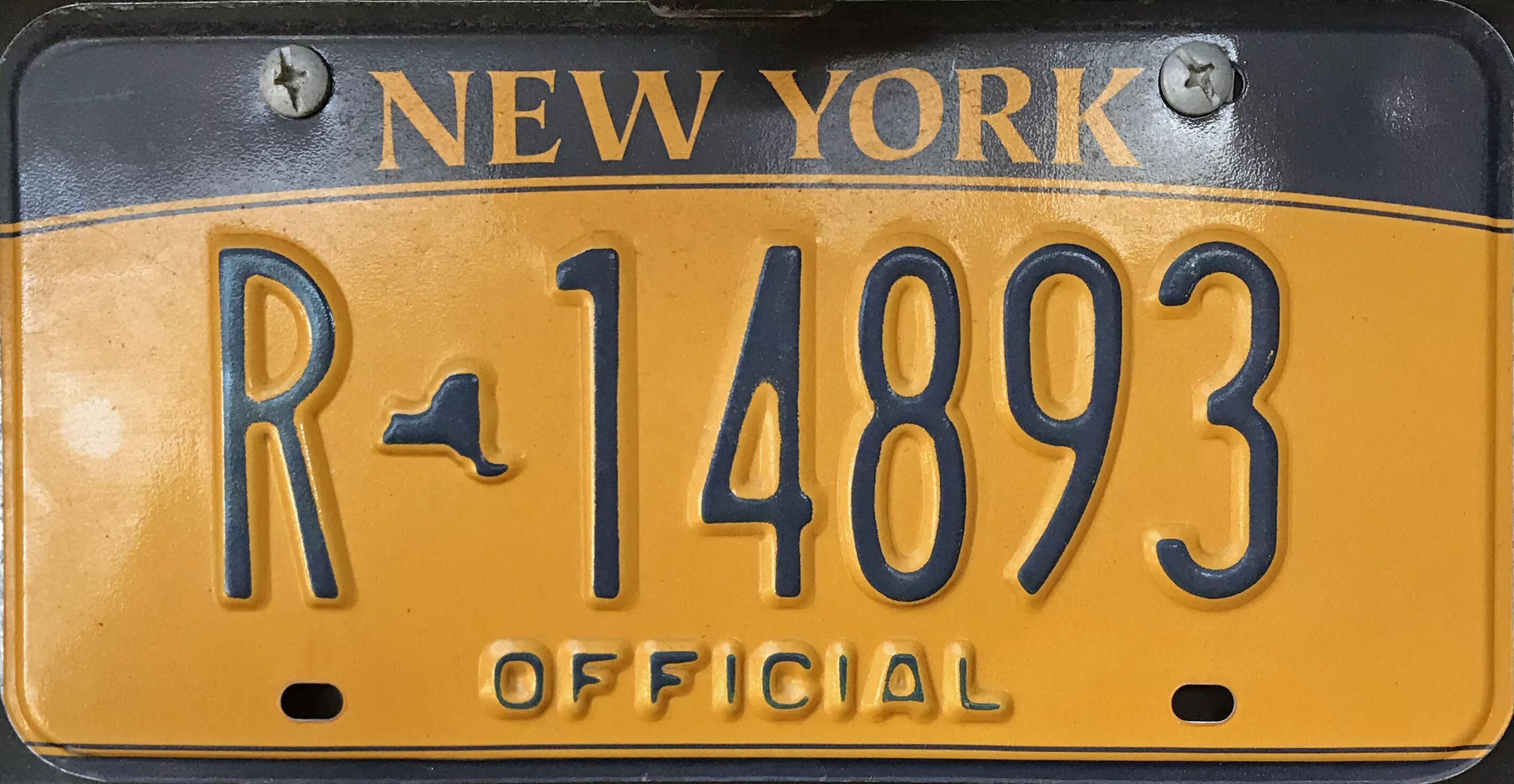 Пример американского номера. Номерной знак Нью Йорк. Американские номера. Автомобильные номерные знаки американские. Старые американские номерные знаки.