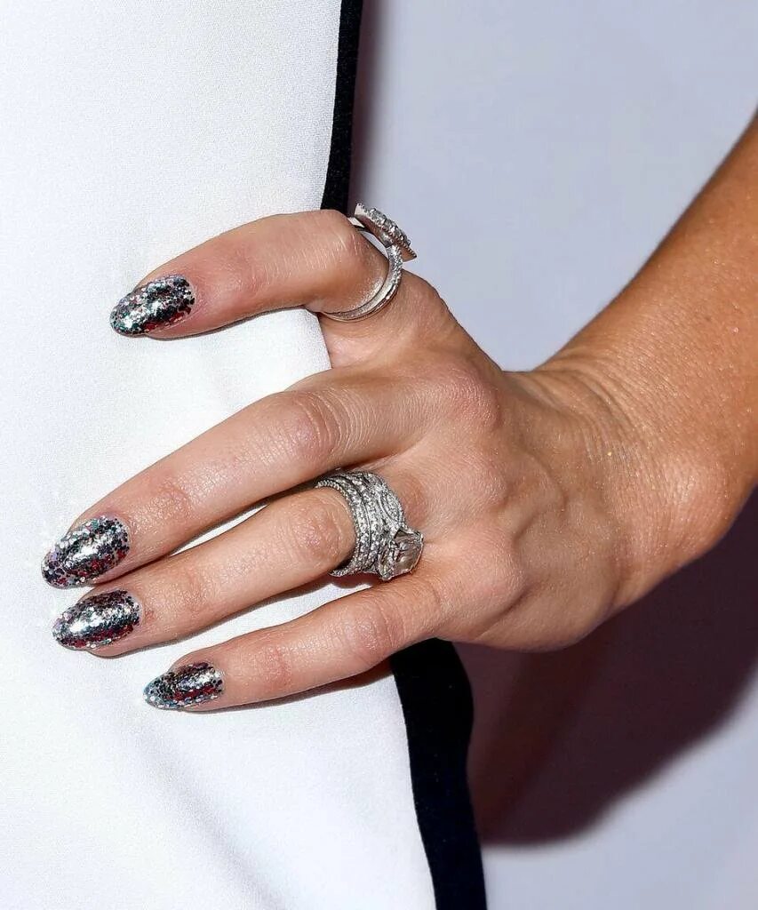 ногти под черное вечернее платье. маникюр под черное платье. маникюр под черное платье. маникюр под черное платье. маникюр к черному платью.