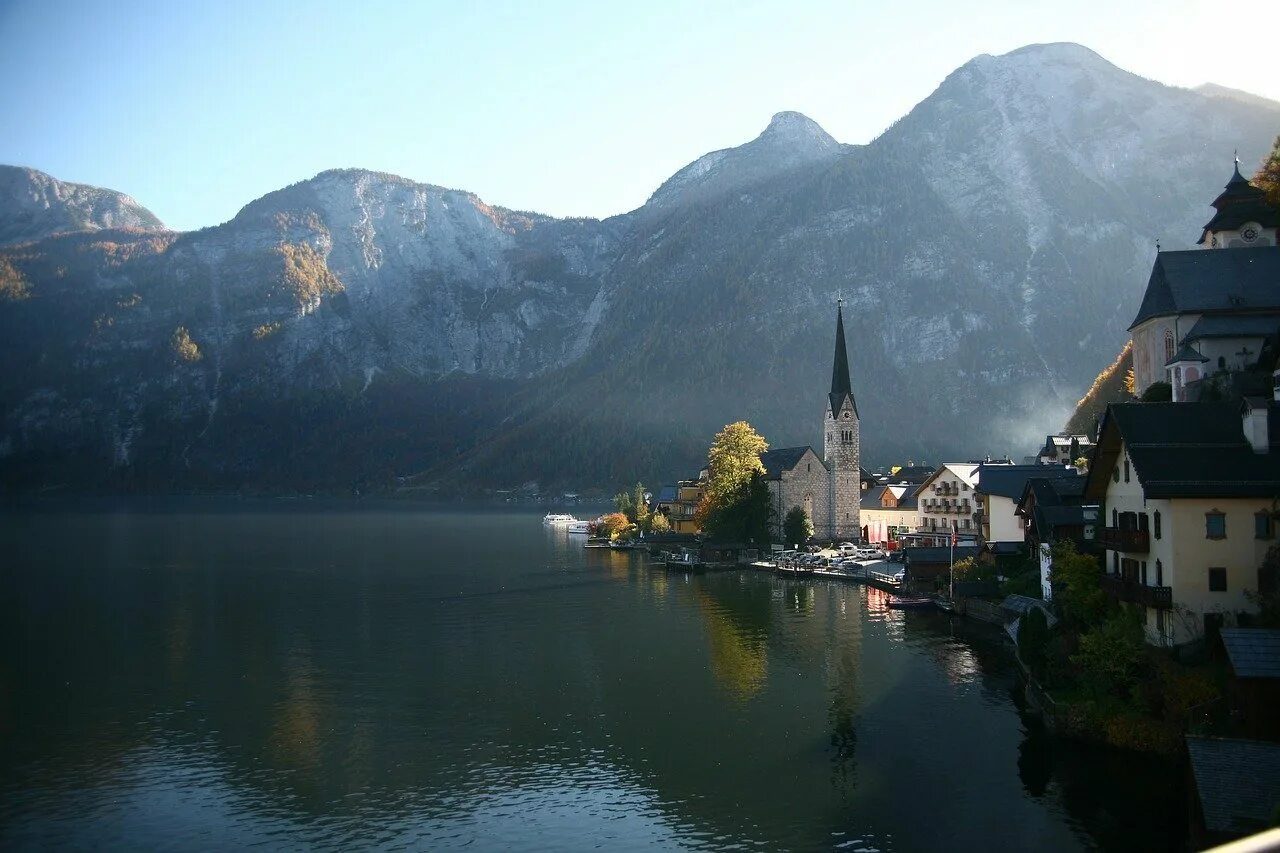 На озерах австрии. Озеро, Австрия, Hallstatt. Гальштатское озеро Австрия. Хальштадт Австрия. Озеро Хальштаттерзее Австрия.