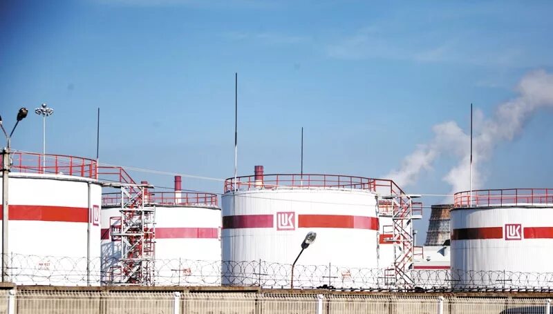 Нефтебаза нижний. Резервуарный парк лукойл. нефтебаза кстово лукойл. нпз кстово.