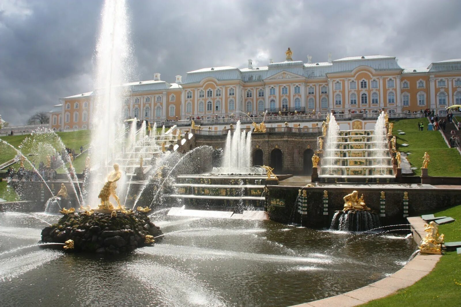 Окрестности питера. Санкт Петербурге доспремичательности Санкт-Петербург. Достопримечательности Санкт-Петербурга Петергоф. Петергоф фонтаны. Петергоф. Дворец в стиле Барокко и фонтаны..