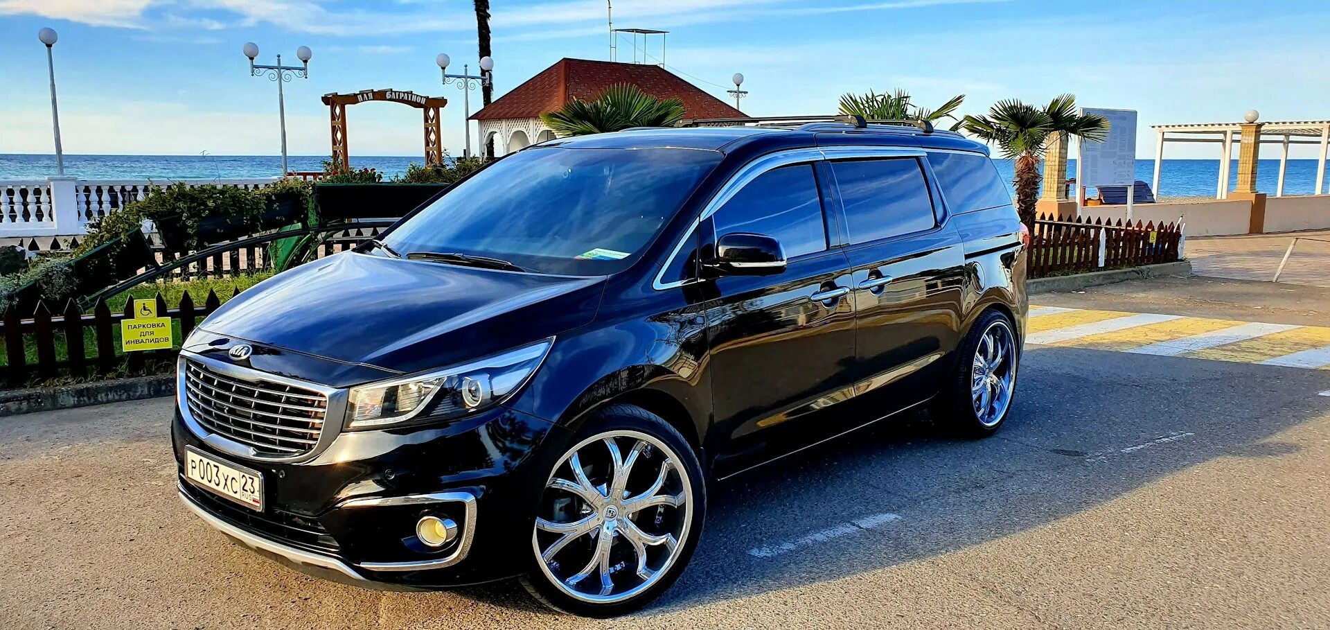 Kia carnival 2019 wheels. Kia carnival r20. Carnival диски. Kia carnival 3 диски. Kia sedona 2019.
