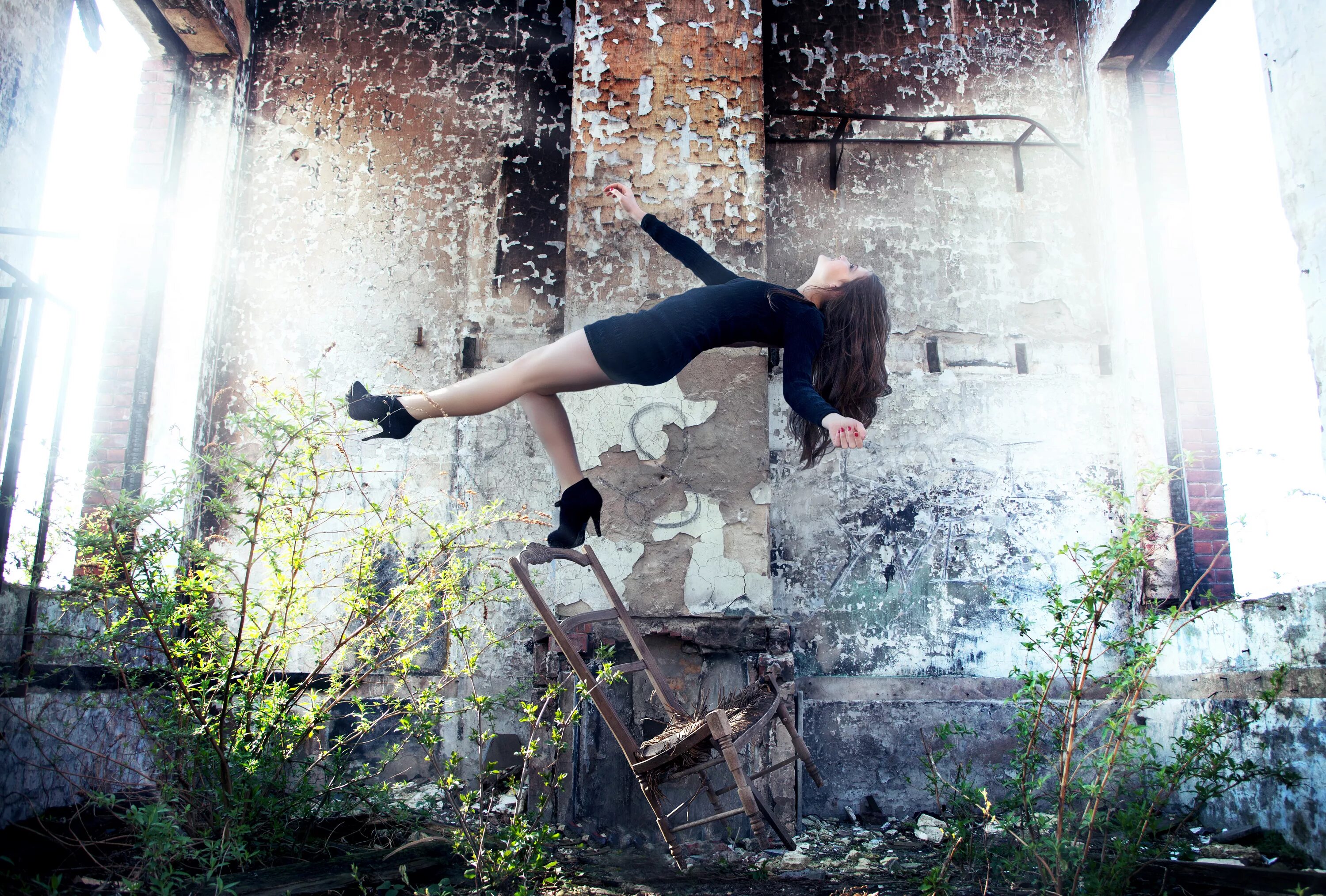 Falling mirror