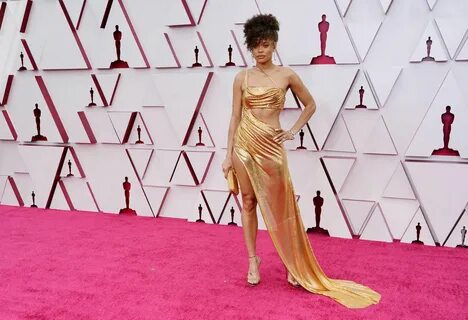 Tap to see more #celebrity looks from the 2021 #Oscars red carpet. 