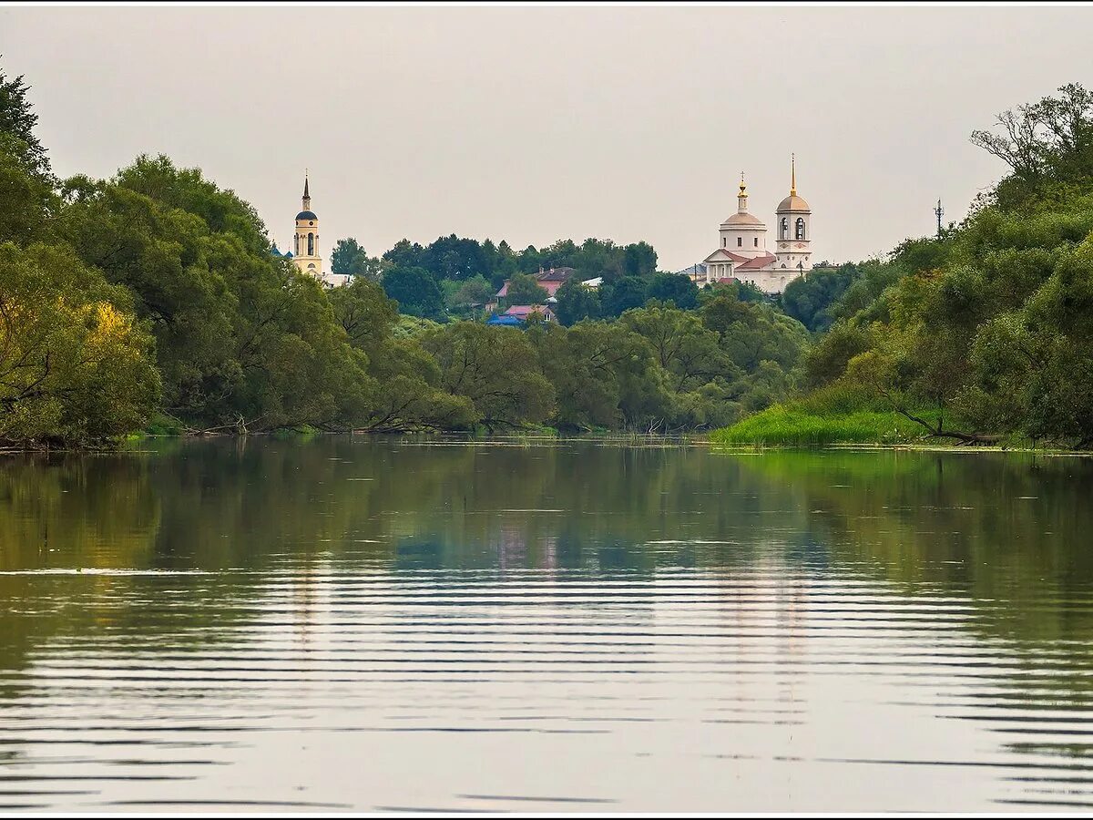 Река протва боровск. Боровск калужская область осень. Боровск протва. Река в боровске. Река протва боровск.