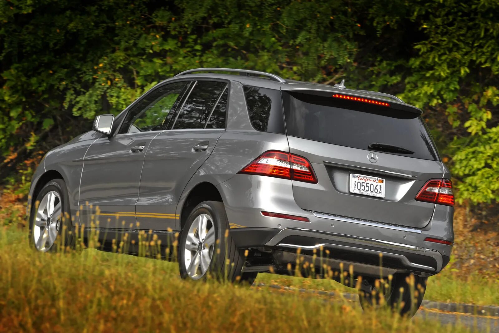 Mercedes ml 4matic. Mercedes Benz ml350 4matic 2012. Mercedes Benz ml 2012. Ml 350 4matic 2012. Мерседес-Бенц ml 350 4matic.