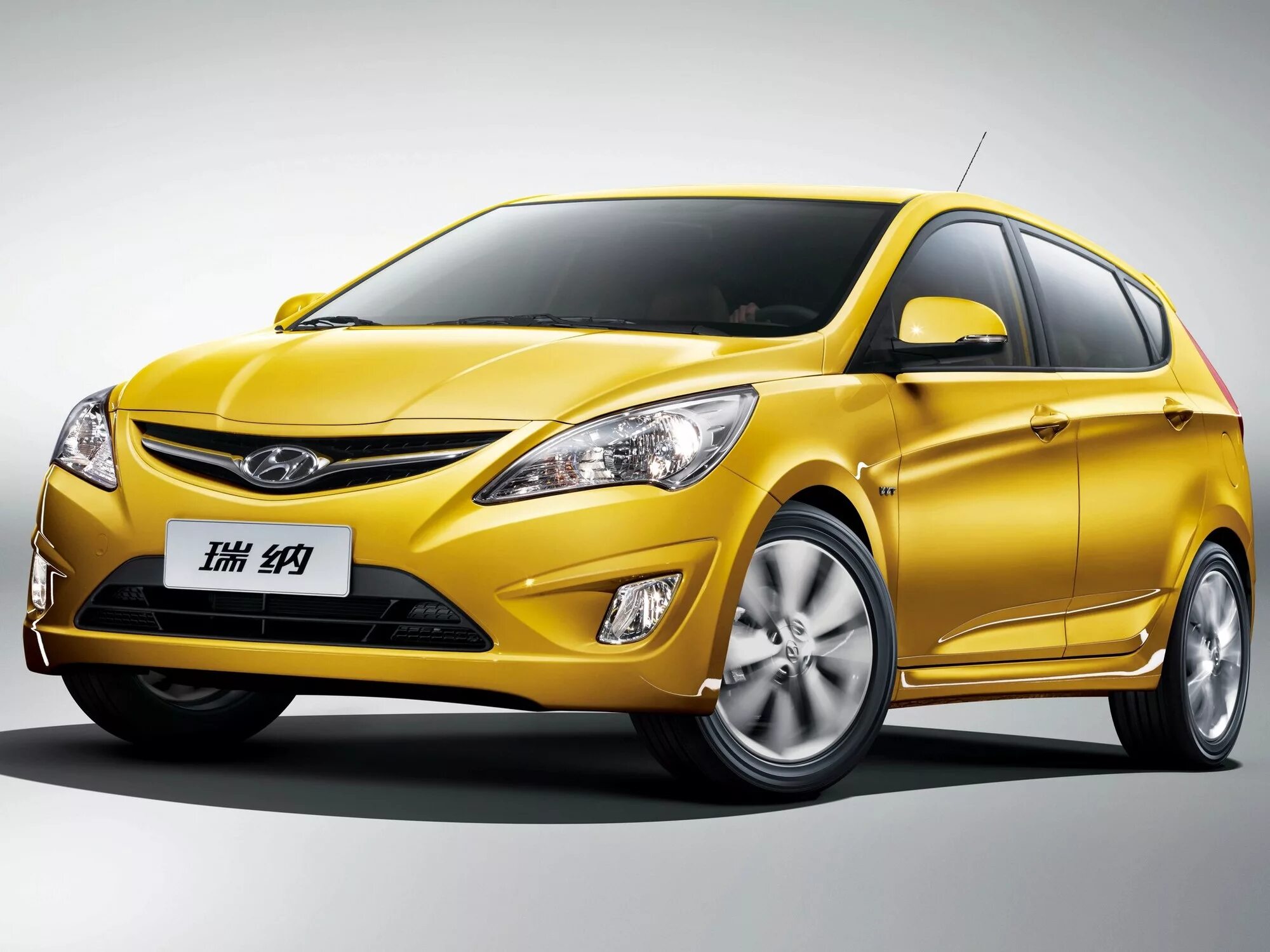 Хендай солярис нижний новгород. Hyundai Verna 2010. Hyundai Solaris Verna. Hyundai Verna 2014. Hyundai Verna 2011.