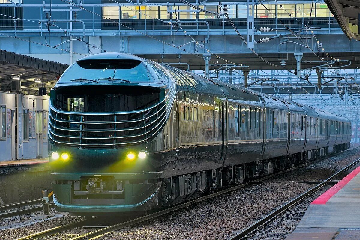 Современные железные дороги. Twilight Express Mizukaze поезд. Twilight Express Mizukaze (Япония). Современные поезда. Красивый поезд.