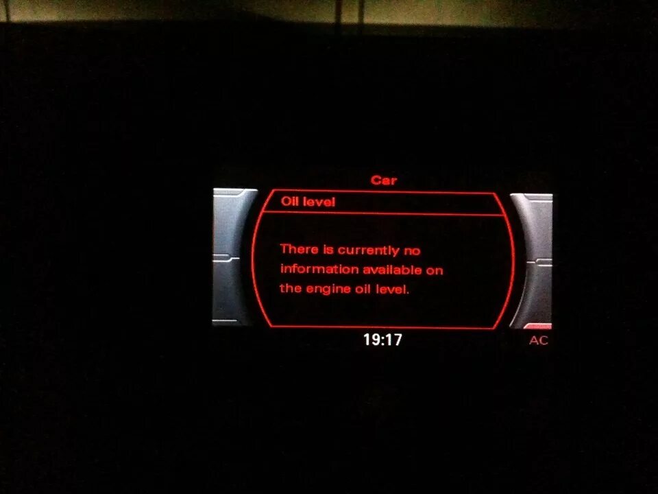 Как проверить масло ауди а4. Уровень масла Ауди ку5. Ауди q5 электронный уровень масла. Уровень масла Ауди а4. Ауди а4 уровень масла в двигателе.
