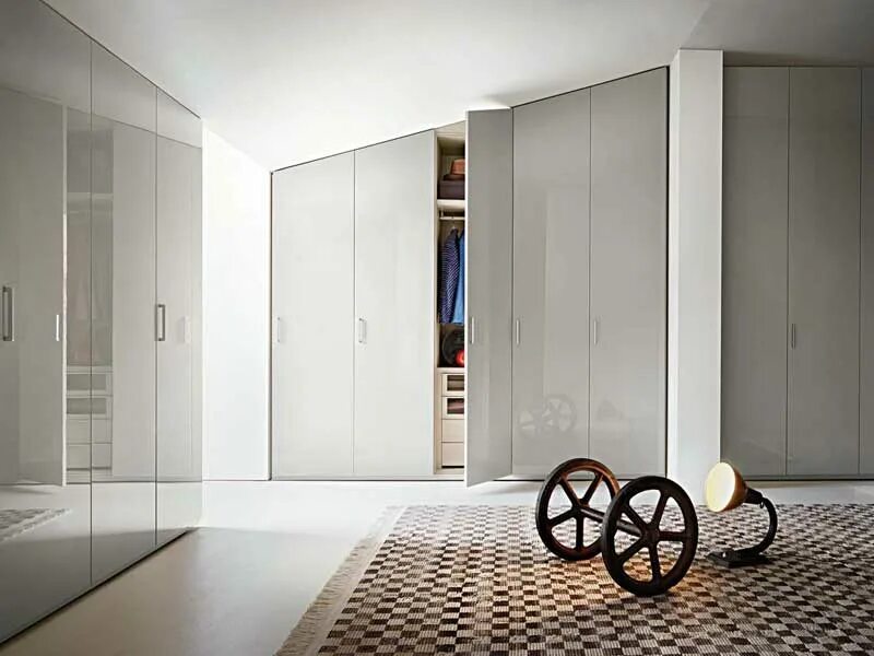 Современные шкафы в спальню с распашными дверями. Шкаф armadio wardrobe. италия распашные шкафы фабрика lema. lema шкаф. lema шкаф шпон.