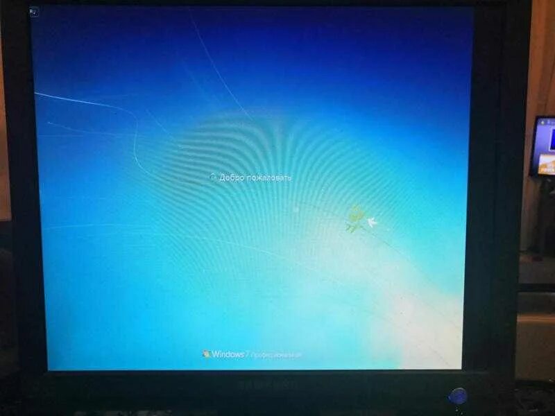 Сбоку экрана. Ноутбук без фона. Монитор мак сбоку. Экран для проектора cs-pst-150x150. Сбоку экрана.