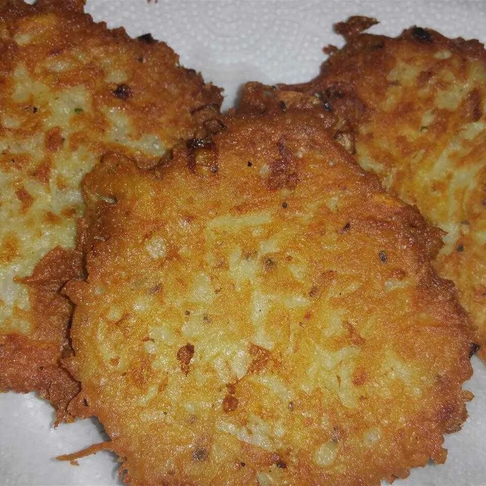 Рецепт вкусных и простых драников из картошки. Драники. драники домашние. драники с мясным фаршем. драники домашние из картошки.