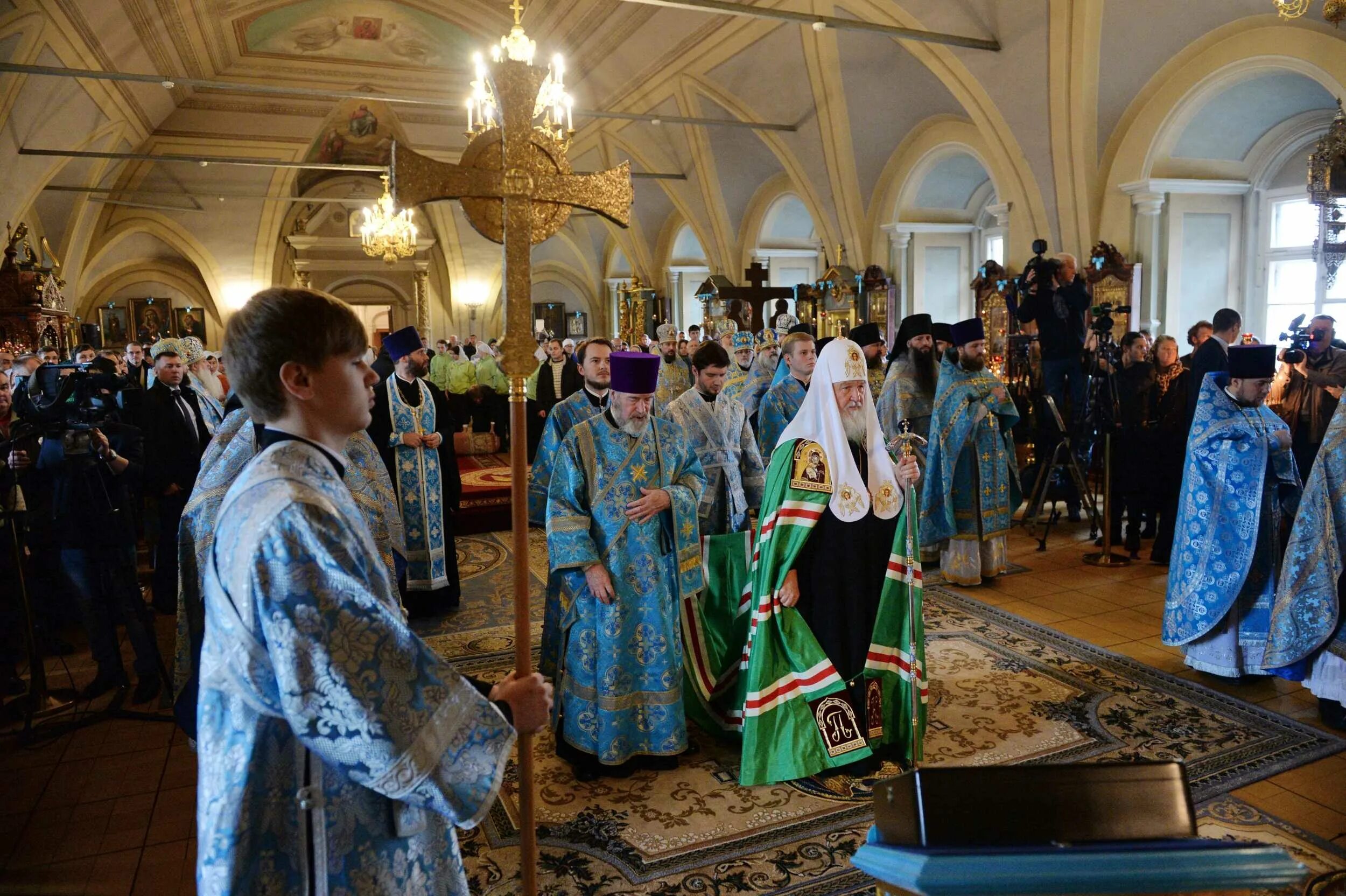 Московская епархия русской православной. Иверская икона Божией матери Новодевичий монастырь. Женская монашеская община в честь «Иверской» иконы Божией матери. Патриарх Кирилл в Новодевичьем монастыре после реставрации.