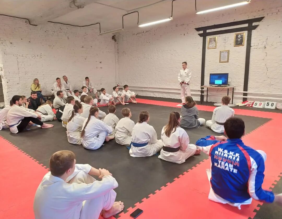 Клюев сергей васильевич тренер карате. Семинар по каратэ. Вугар ахмедов каратэ. Мсмк каратэ. Лосев вячеслав каратэ.