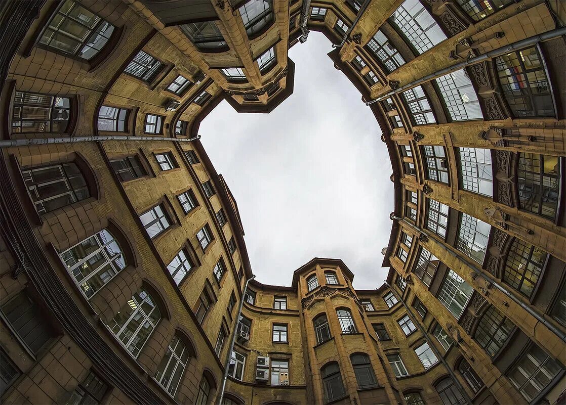 Двор-колодец иоффе санкт-петербург. Двор-колодец «мальтийская звезда». Двор колодец санкт петербург пять углов. Питер дворы колодцы. Петербург дворы колодцы.