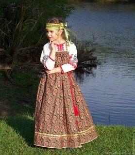 Девичий народный костюм